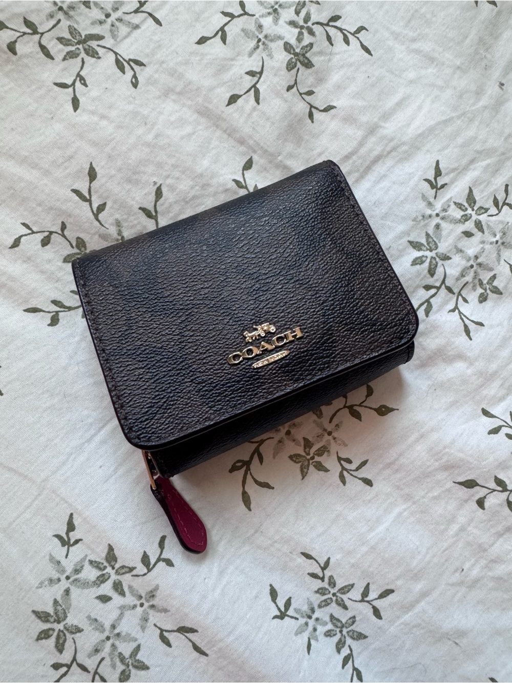 NWT Coach Small Trifold Wallet in Signature Canvas